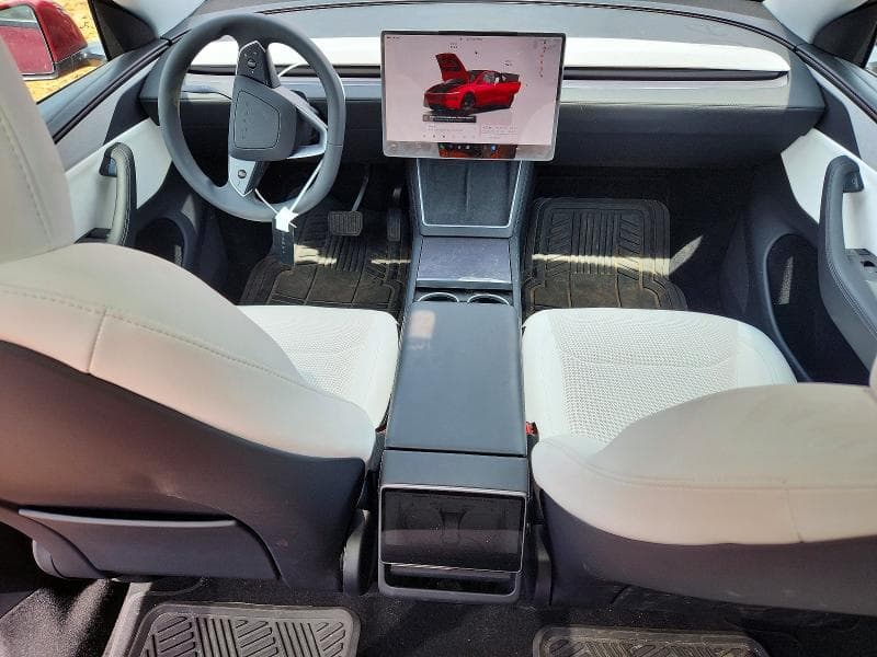 2026 TESLA MODEL Y 8