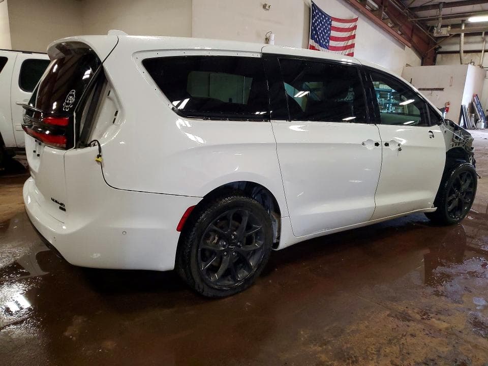 2022 CHRYSLER PACIFICA LIMITED 3