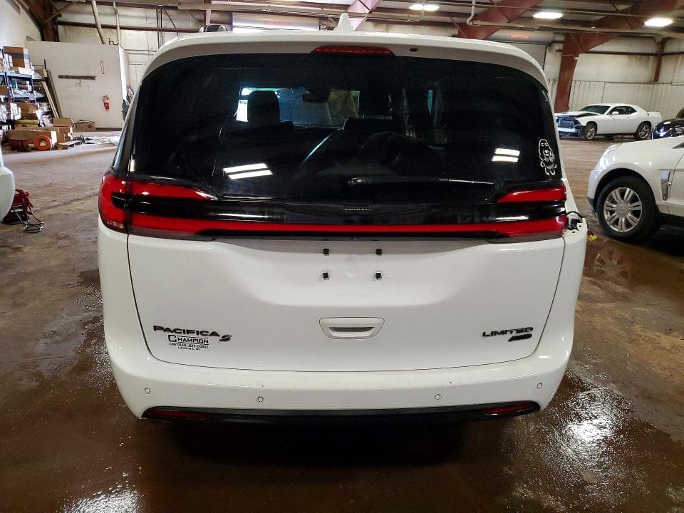 2022 CHRYSLER PACIFICA LIMITED 6