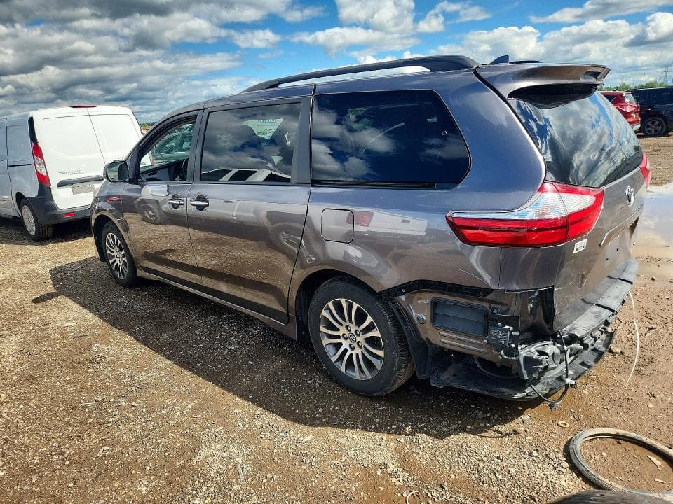 2019 TOYOTA SIENNA XLE 8-PASSENGER XLE 8-PASSENGER 2
