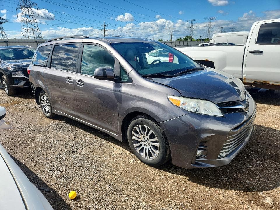 2019 TOYOTA SIENNA XLE 8-PASSENGER XLE 8-PASSENGER 4