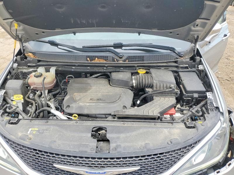 2019 CHRYSLER PACIFICA LIMITED 12