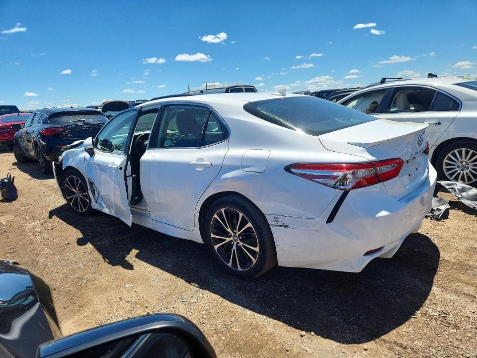 2020 TOYOTA CAMRY SE 2