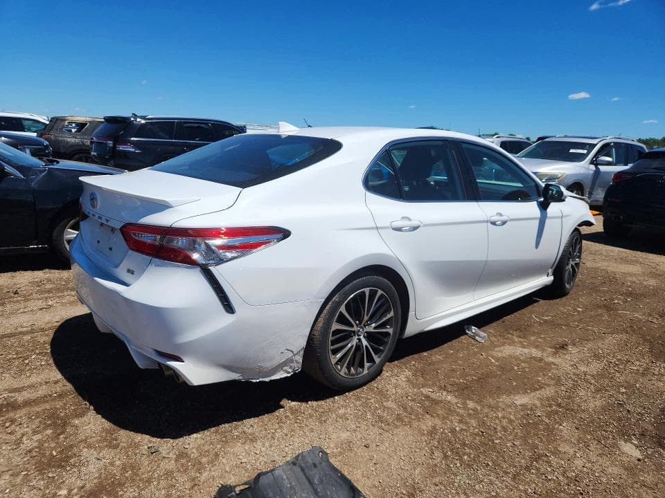 2020 TOYOTA CAMRY SE 3