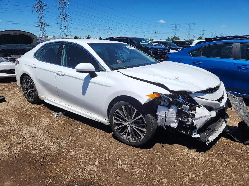 2020 TOYOTA CAMRY SE 4