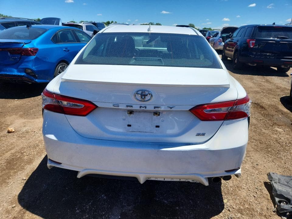 2020 TOYOTA CAMRY SE 6