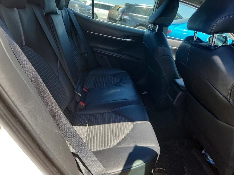 2020 TOYOTA CAMRY SE 10