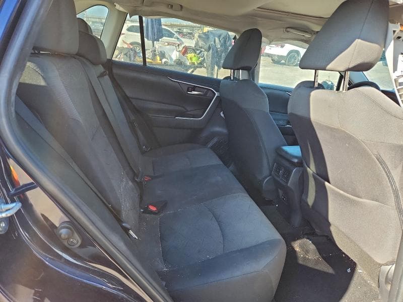 2021 TOYOTA RAV4 XLE 11
