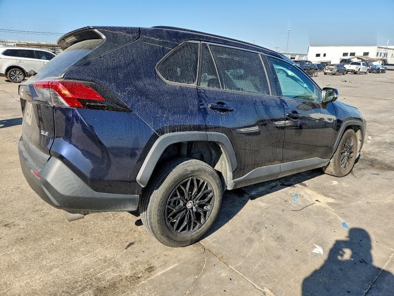 2021 TOYOTA RAV4 XLE 3