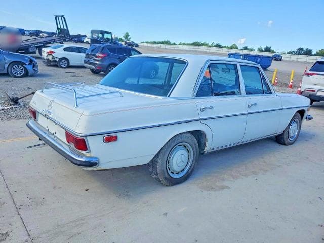 1968 MERCEDES-BENZ 250 3