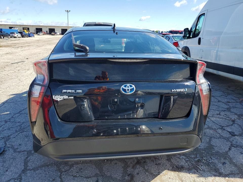 2018 TOYOTA PRIUS THREE 6