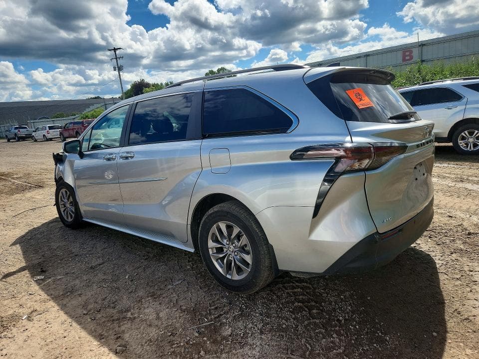 2023 TOYOTA SIENNA XLE XLE 2