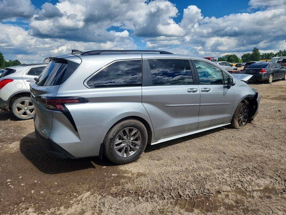 2023 TOYOTA SIENNA XLE XLE 3
