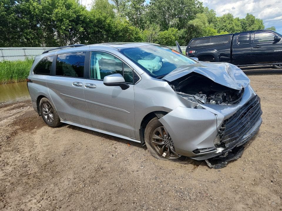2023 TOYOTA SIENNA XLE XLE 4