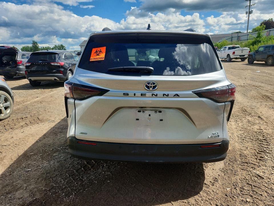 2023 TOYOTA SIENNA XLE XLE 6