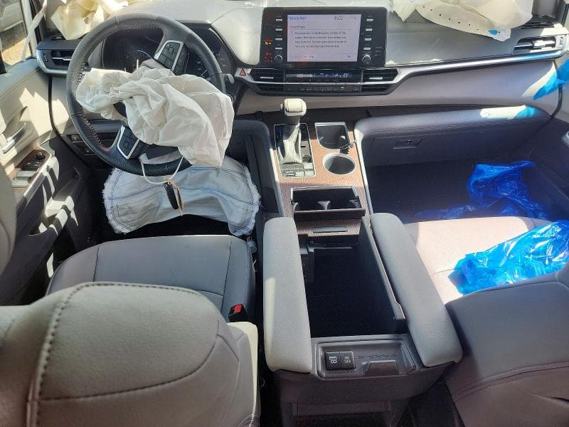 2023 TOYOTA SIENNA XLE XLE 8