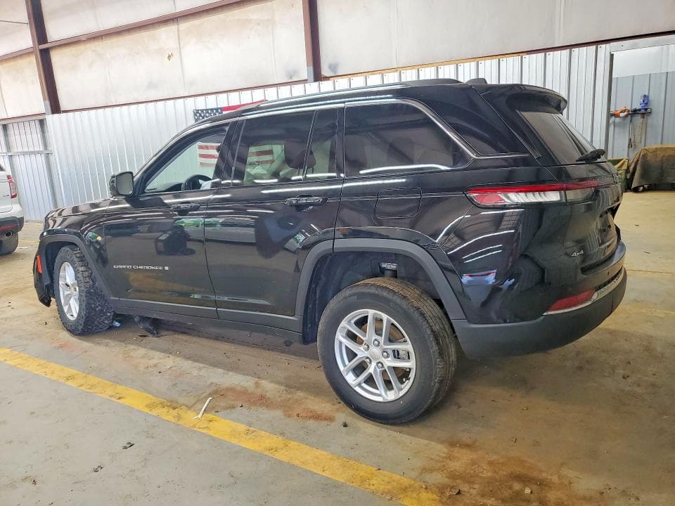 2023 JEEP GRAND CHEROKEE LAREDO 2