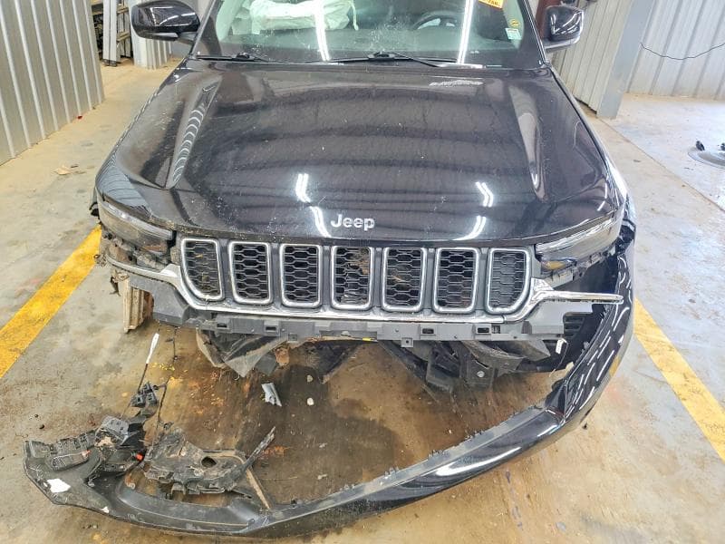 2023 JEEP GRAND CHEROKEE LAREDO 11