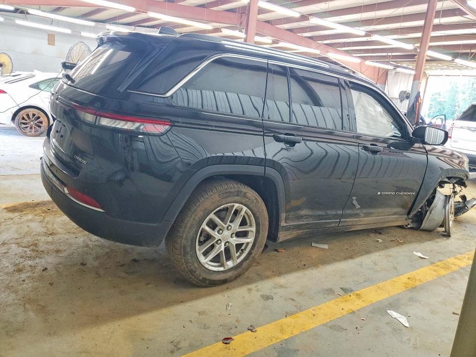 2023 JEEP GRAND CHEROKEE LAREDO 3