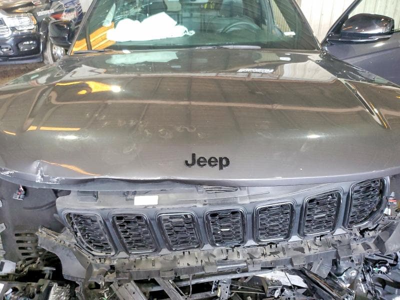 2023 JEEP GRAND CHEROKEE LAREDO 11