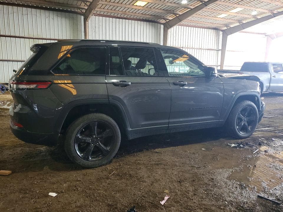 2023 JEEP GRAND CHEROKEE LAREDO 3