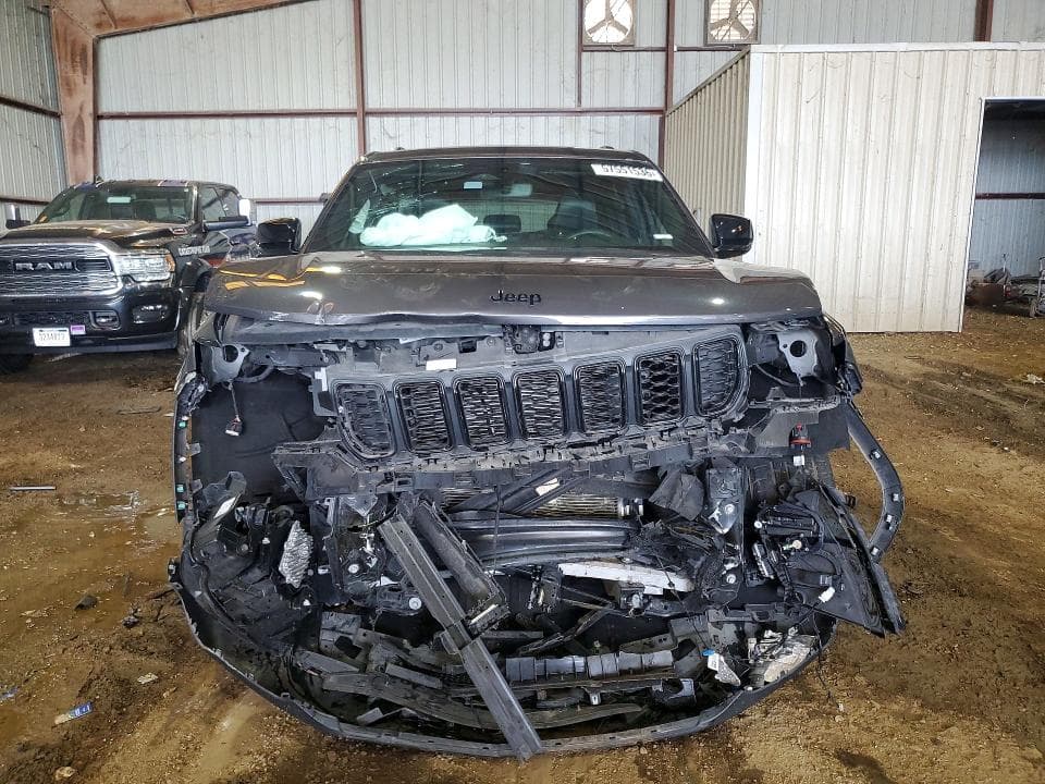 2023 JEEP GRAND CHEROKEE LAREDO 5