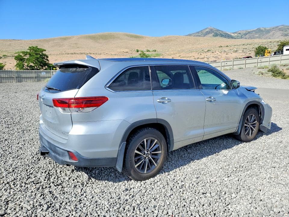 2018 TOYOTA HIGHLANDER XLE XLE 3