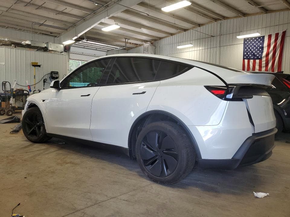 2026 TESLA MODEL Y 2