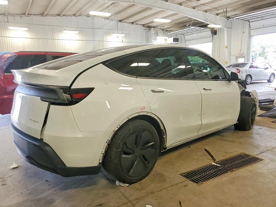 2026 TESLA MODEL Y 3
