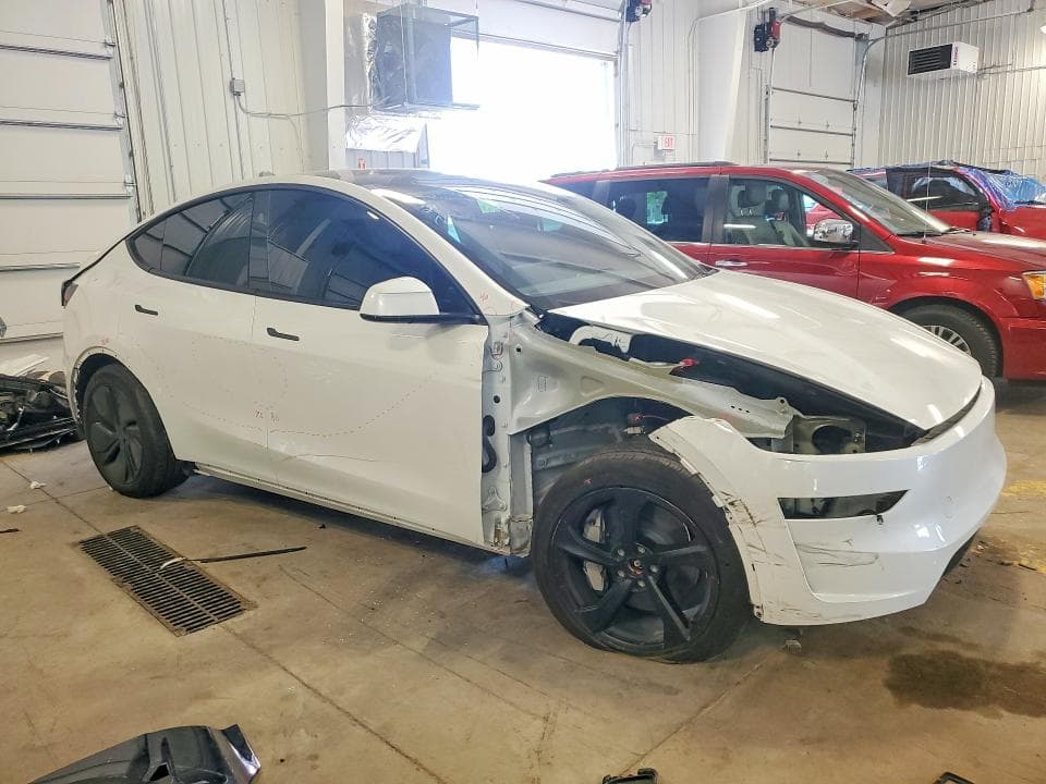 2026 TESLA MODEL Y 4