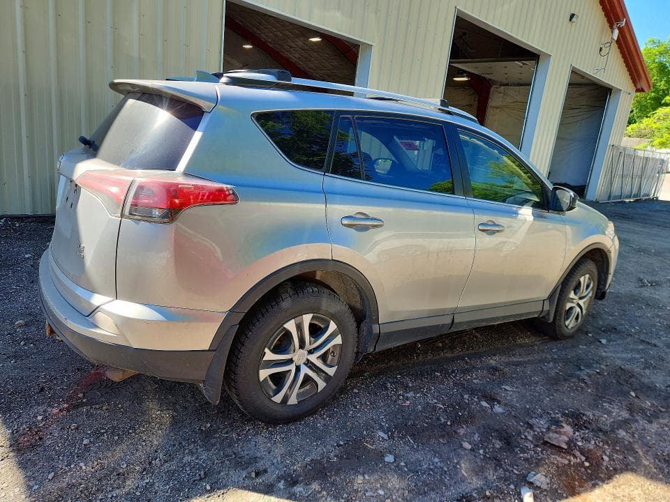 2018 TOYOTA RAV4 LE 3