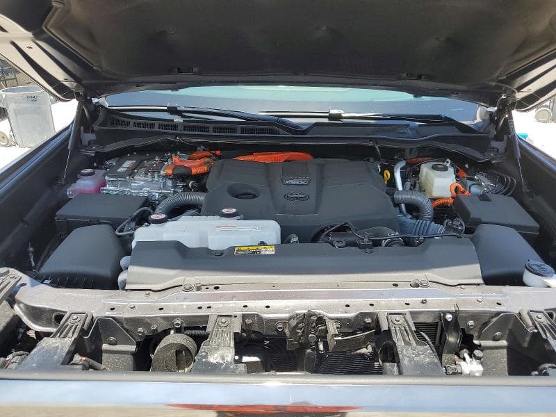 2025 TOYOTA TUNDRA PLATINUM HV 11