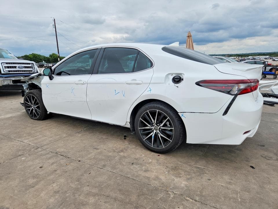 2022 TOYOTA CAMRY SE 2