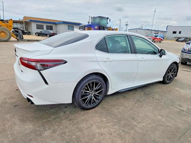 2022 TOYOTA CAMRY SE 3