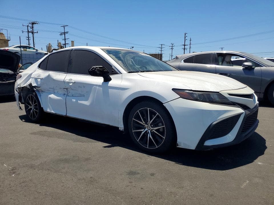 2021 TOYOTA CAMRY SE 4