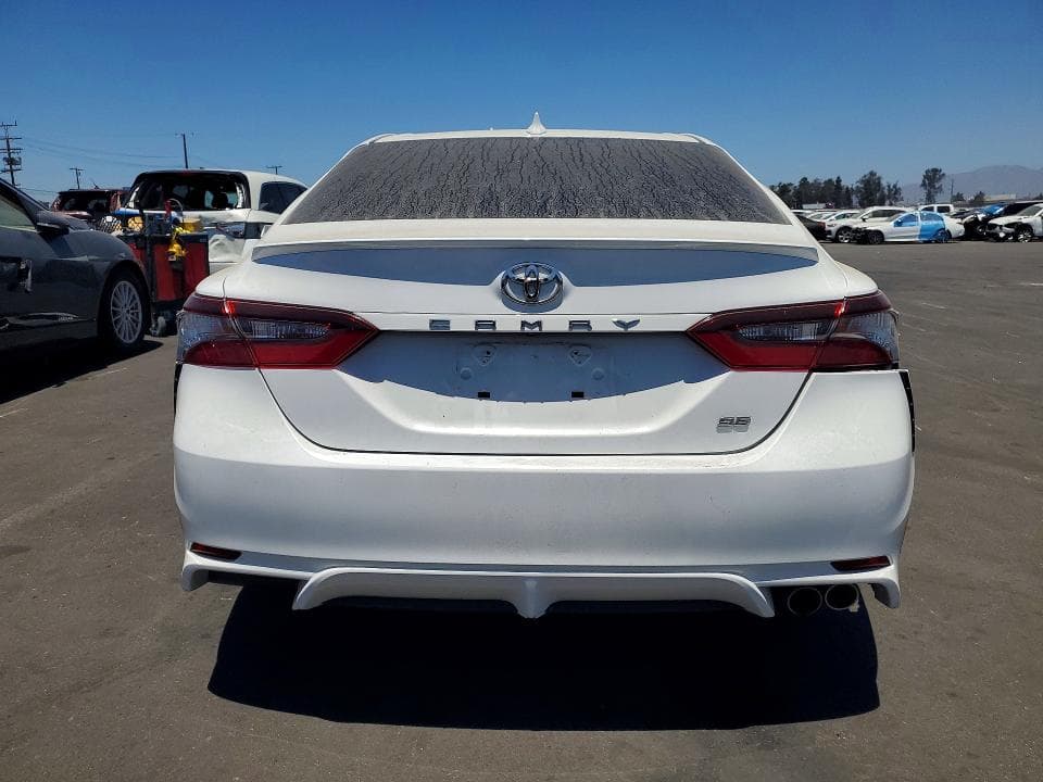 2021 TOYOTA CAMRY SE 6