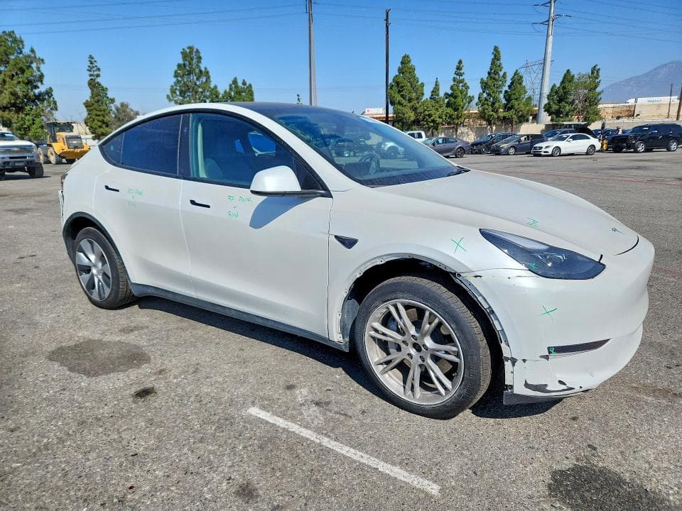 2023 TESLA MODEL Y 4
