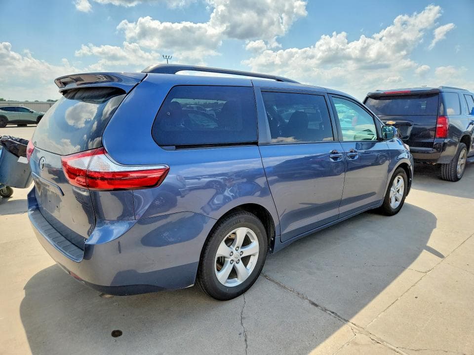 2016 TOYOTA SIENNA LE 3