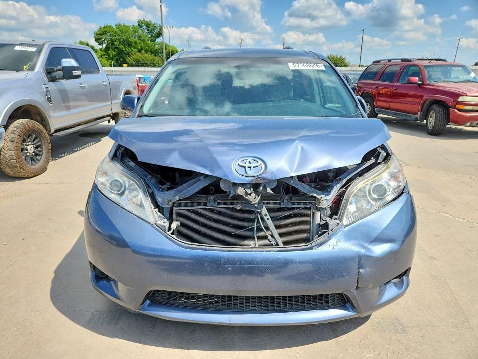 2016 TOYOTA SIENNA LE 5