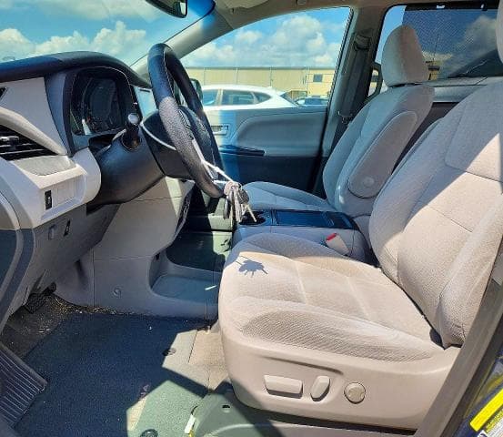 2016 TOYOTA SIENNA LE 7