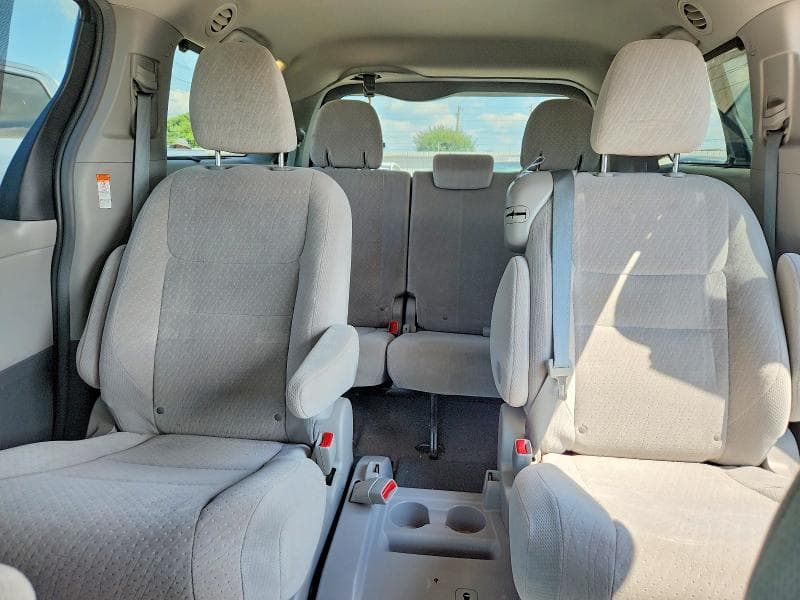 2016 TOYOTA SIENNA LE 10