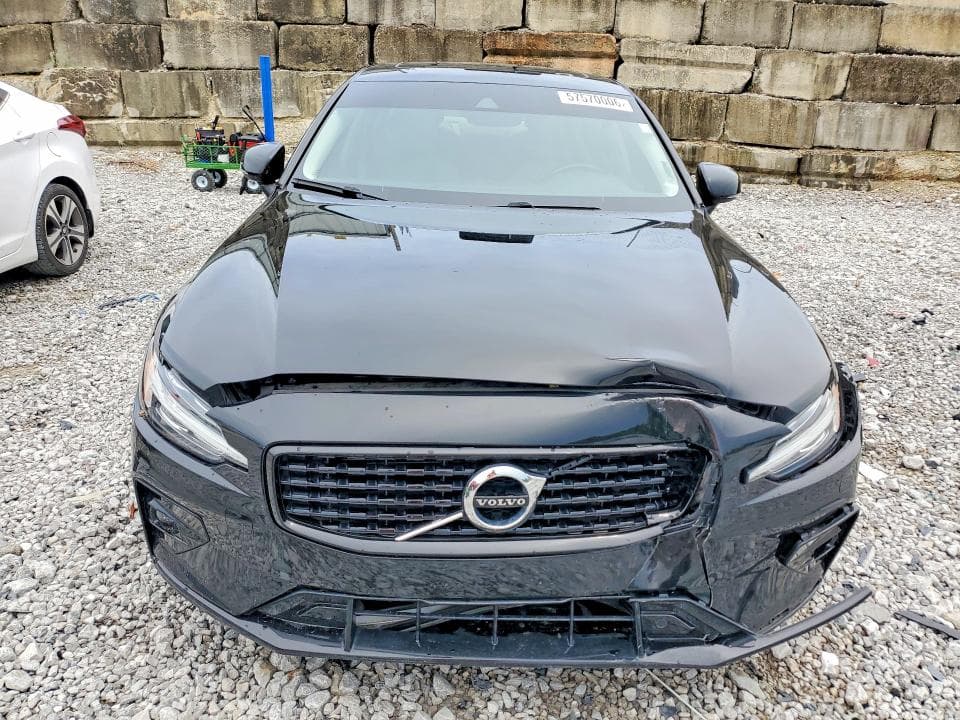 2022 VOLVO S60 B5 MOMENTUM 5