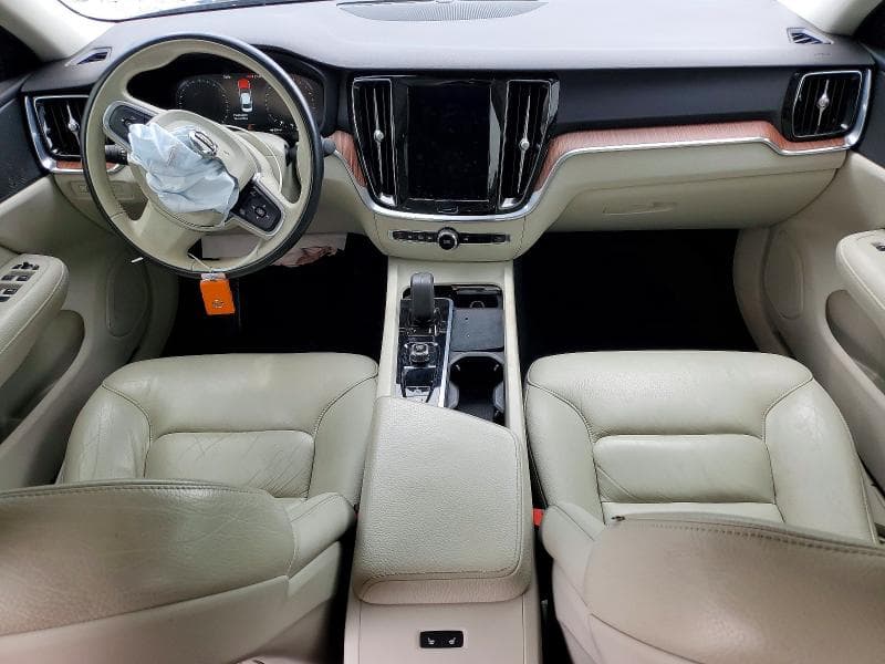 2022 VOLVO S60 B5 MOMENTUM 8