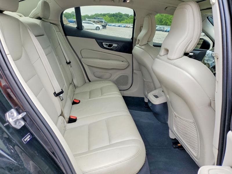 2022 VOLVO S60 B5 MOMENTUM 10