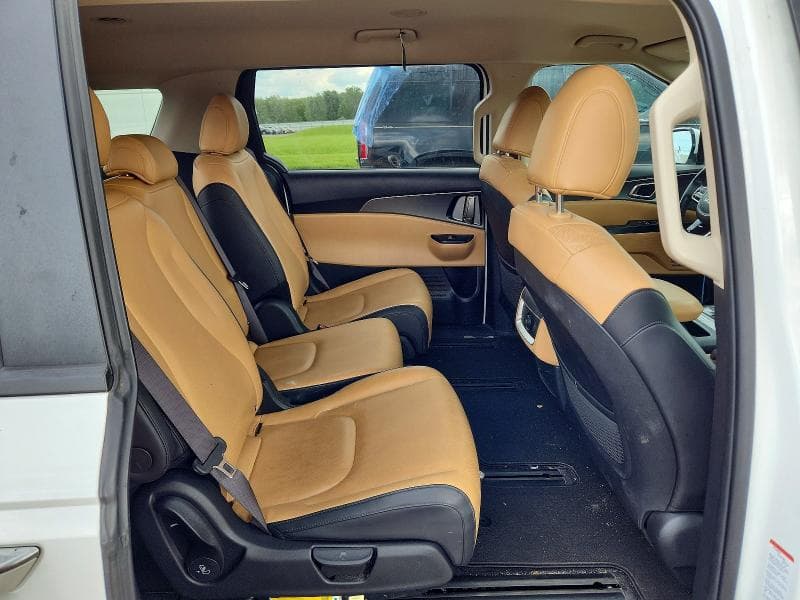 2024 KIA CARNIVAL LX 11