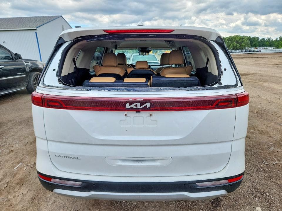 2024 KIA CARNIVAL LX 6