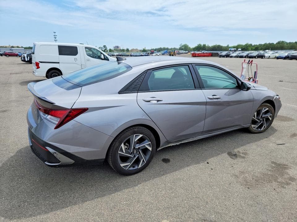 2025 HYUNDAI ELANTRA SEL SPORT 3