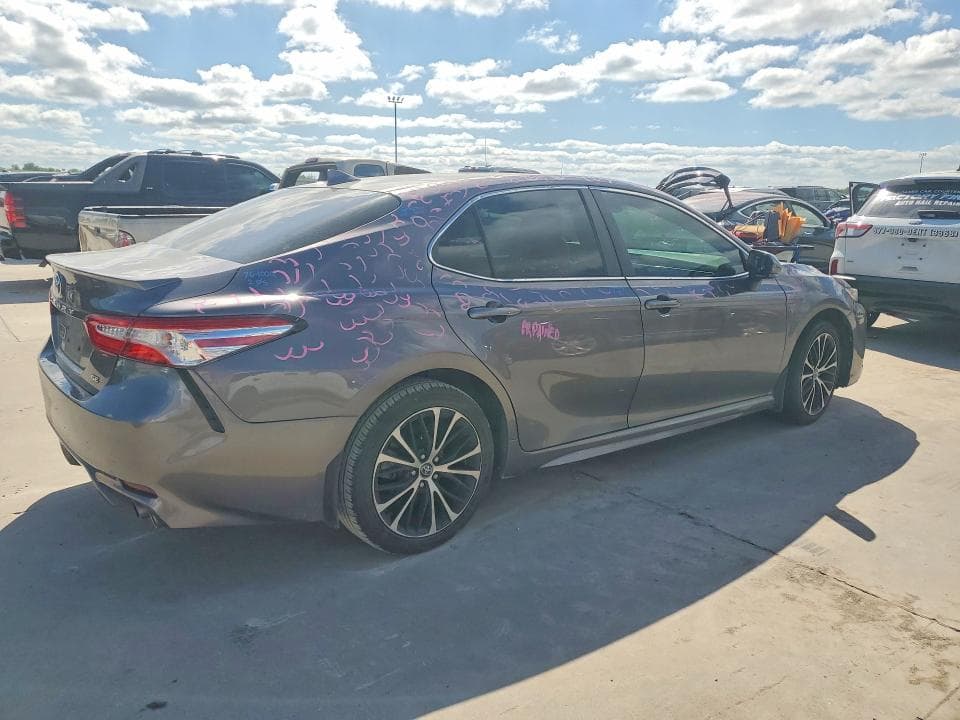 2020 TOYOTA CAMRY SE SE 3