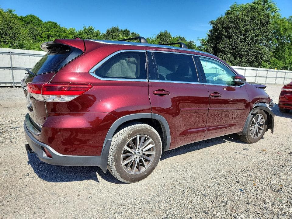 2018 TOYOTA HIGHLANDER XLE XLE 3