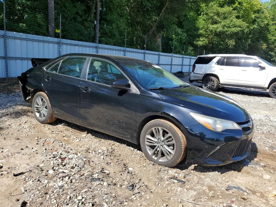 2017 TOYOTA CAMRY SE 4